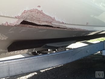 stingray-boat-hull-damage1 stingray-boat-hull-damage1